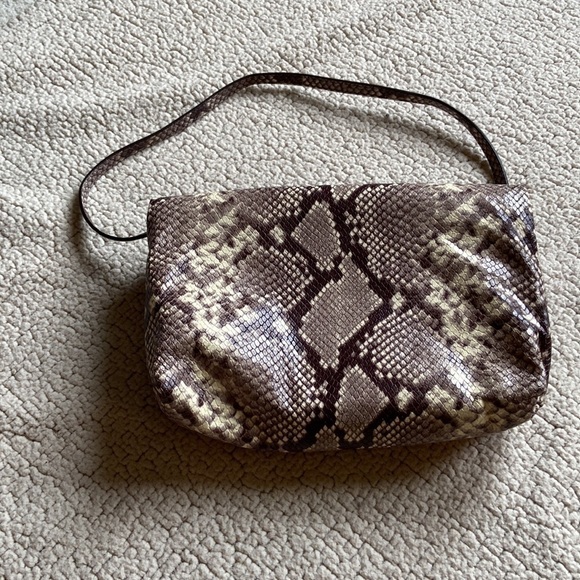 ๐ Michael Kors Snakeskin Leather Convertable Clutch Shoulder Bag NWOT - Picture 4 of 16